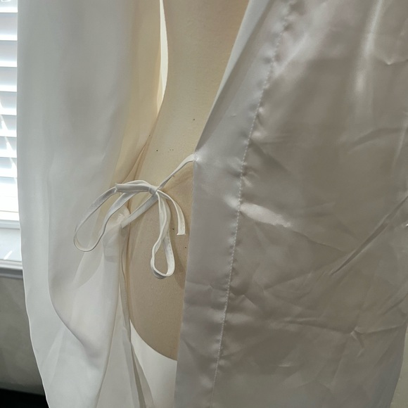 NWOT White with gold bride robe o/s - Picture 4 of 6